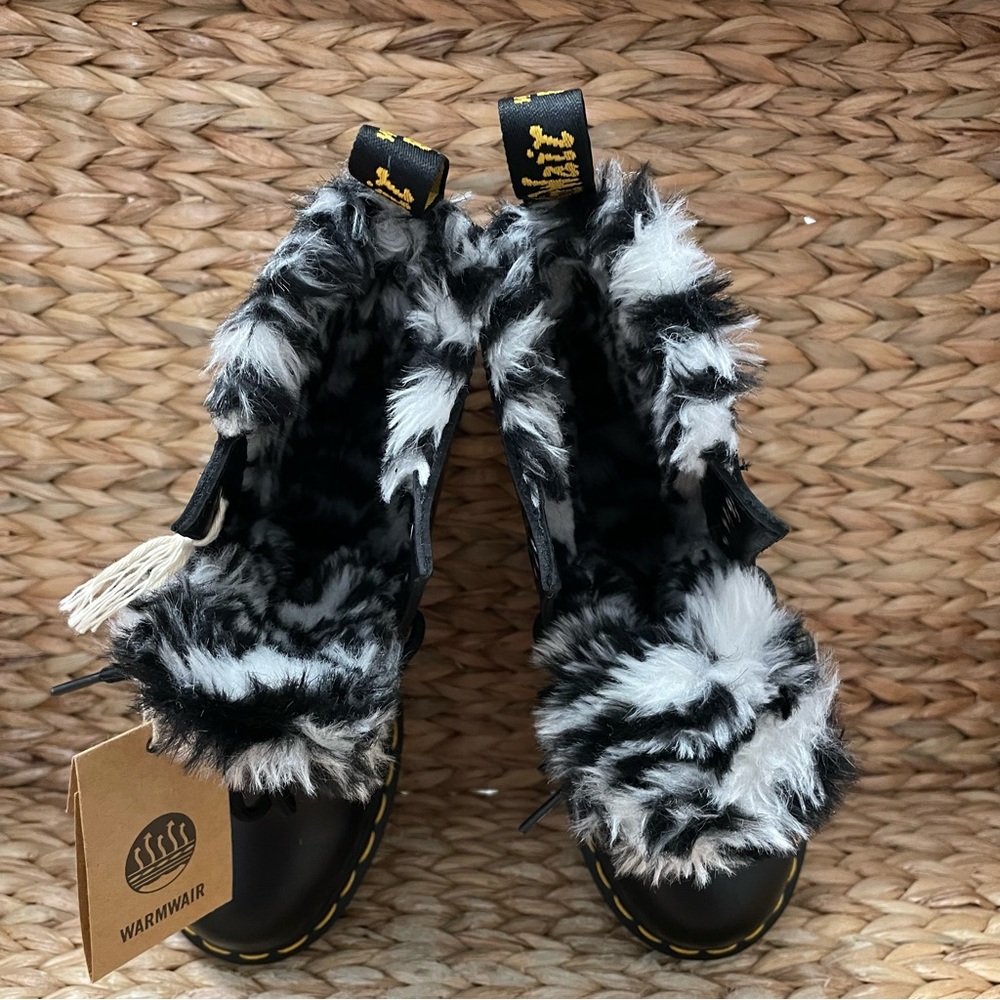 Dr. Martens‎ 1460 Serena Zebra Boots - Picture 6 of 10